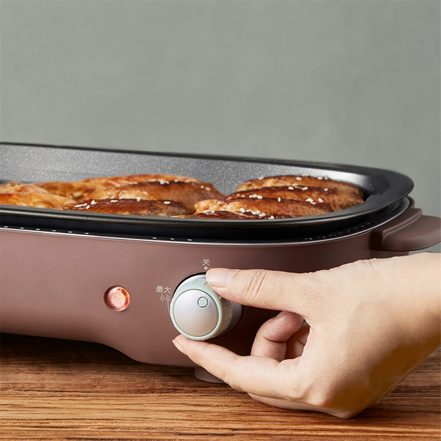 Grill elektryczny z odłączaną płytą